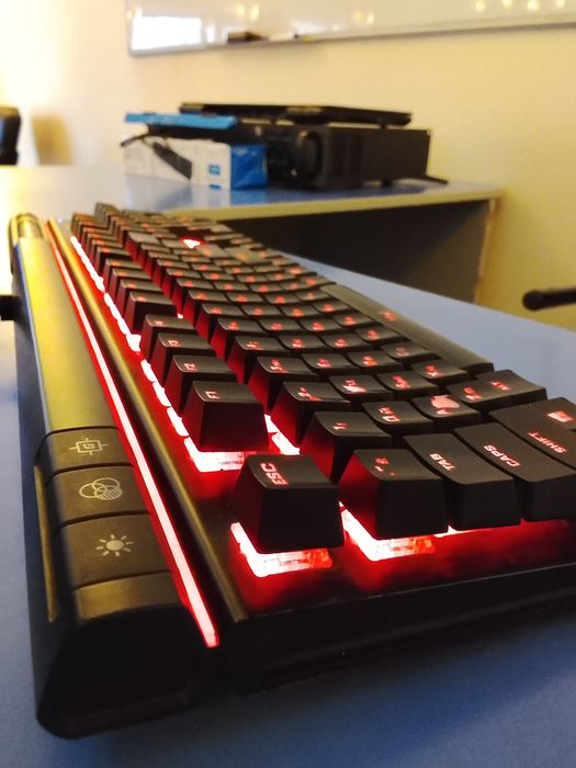 Премиальня игровая клавиатура HyperX Alloy Elite RGB