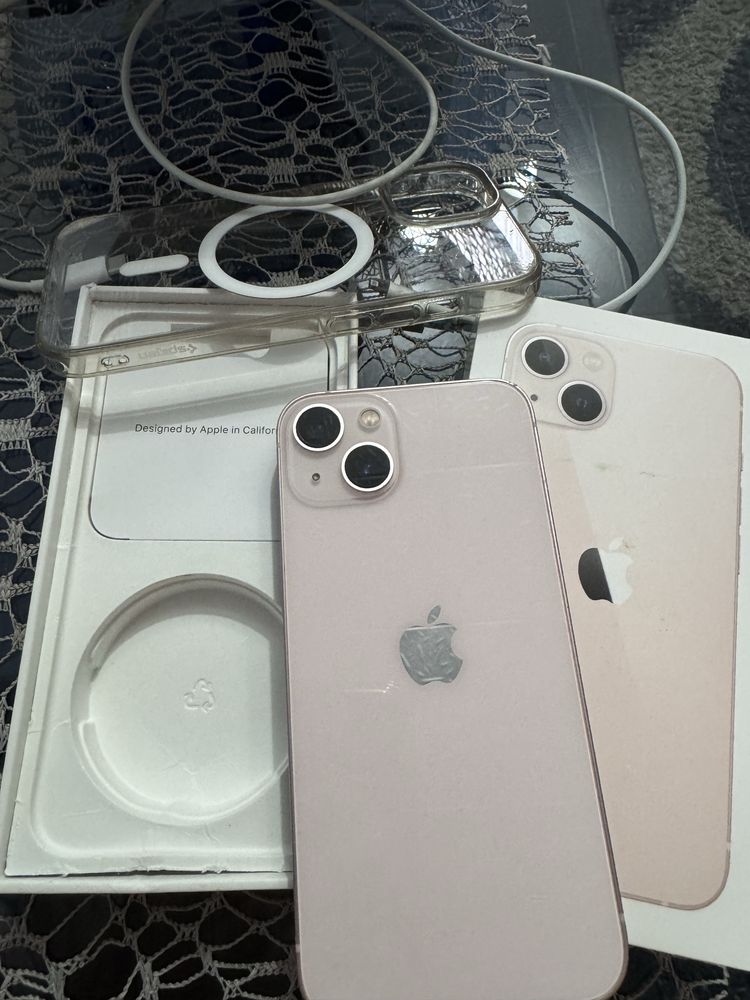 IPhone 13-бледо розово