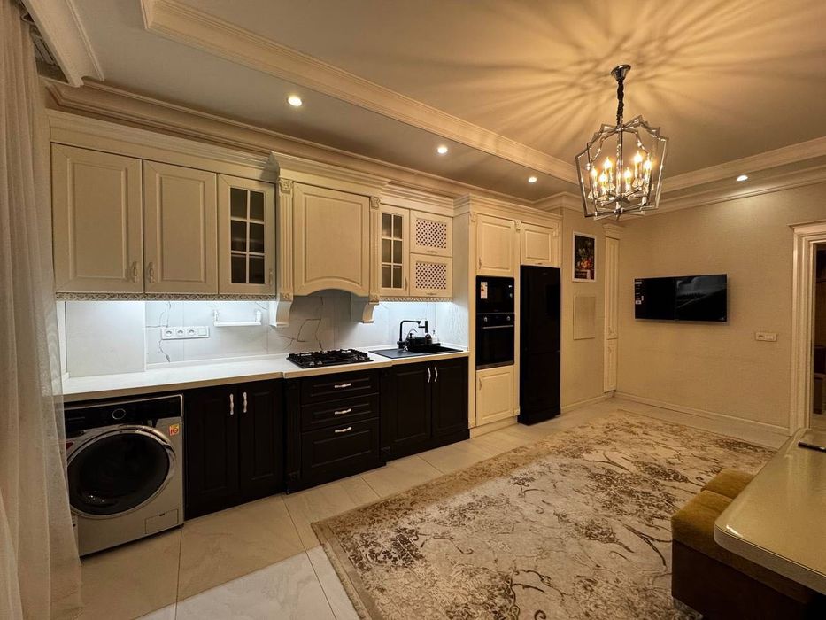 Dream House Продается 3 комнатная квартира ремонт 8-роддом Глинка