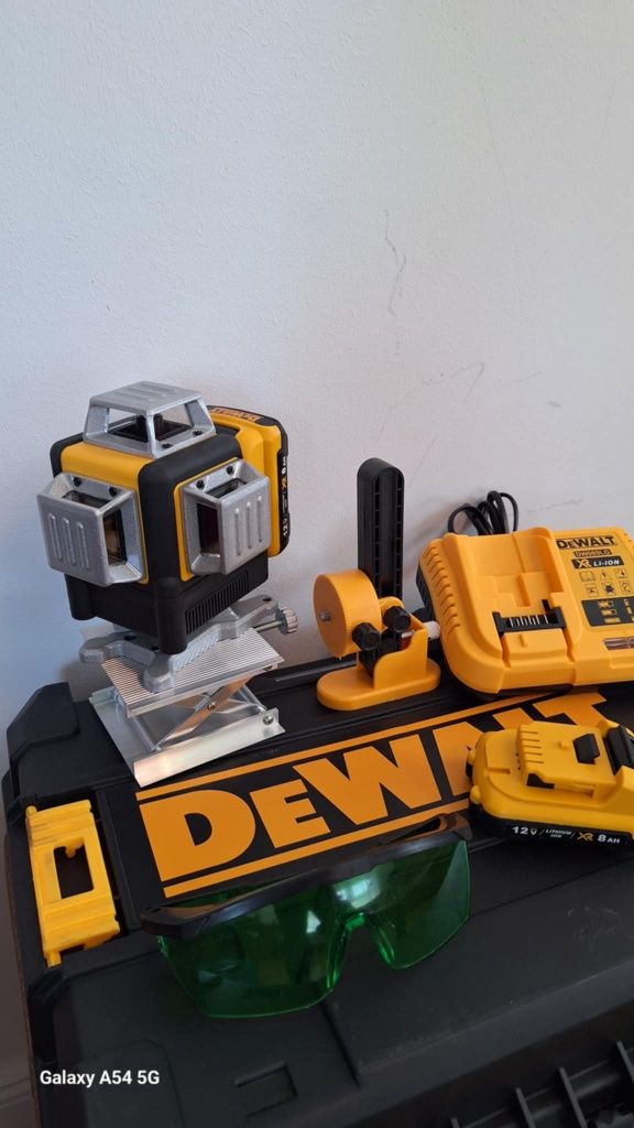 Лазарен нивелир Dewalt 16 линии