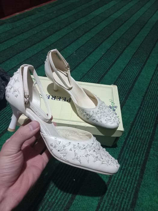 Tuflilar sotiladi yangi Rossiyadan kelgan kiyilmagan narxi 150dan kami