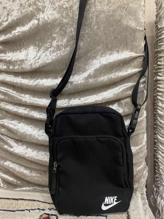 Барсетка Nike.