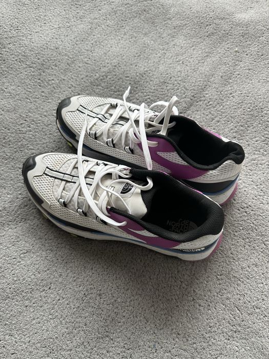 Продавам маратонки the north face