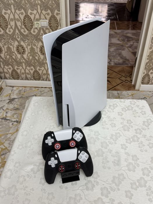 PlayStation 5 с дисководом + 2 геймпада + 4 игры