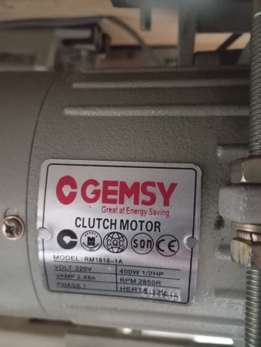 Продам промышленную швейную машинку Gemsy и оверлок в хорошем состояни