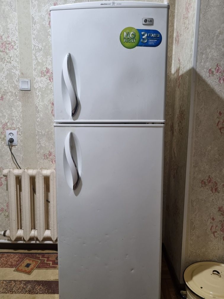 LG Холодильник продаётся