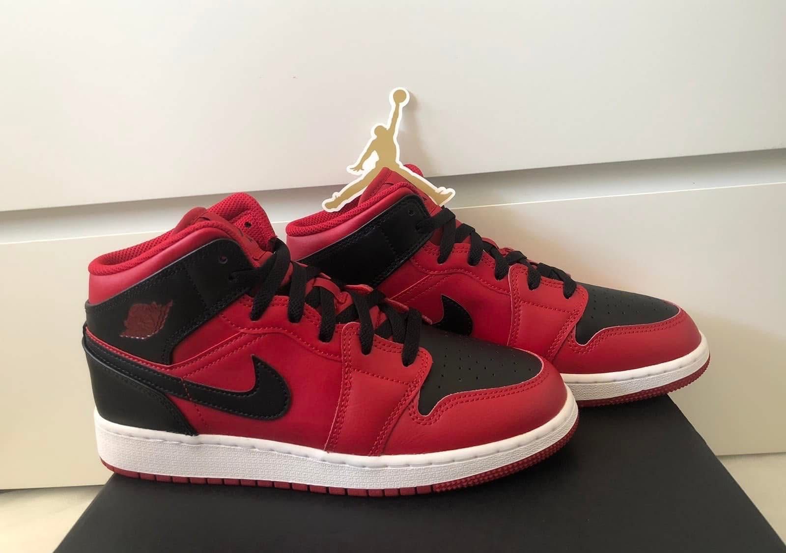 NIKE AIR JORDAN 1 MID маратонки емблематичните цветове CHICAGO BULLS