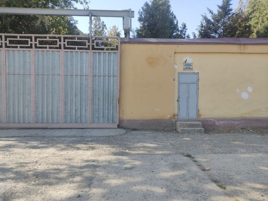 Продаётся производственная территория с 3-х этажным зданием!