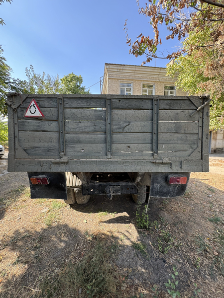 Прадаётся Зил бартавой 130 83года на хаду бинзине