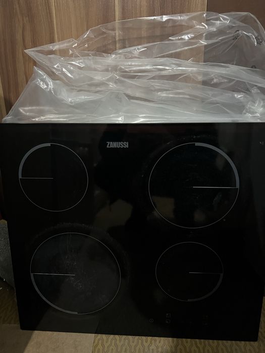 Продал электрическую плиту Zanussi б/у
