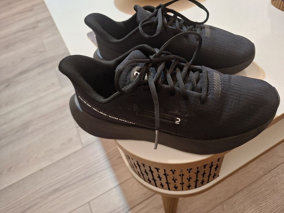 Adidași Decatlon,nr 42/26.5 cm