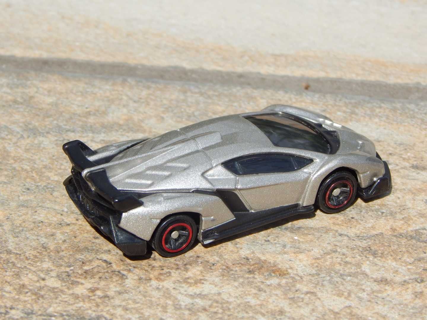 Macheta Lamborghini Veneno Tomica Takara scara 1:67 + ambalaj