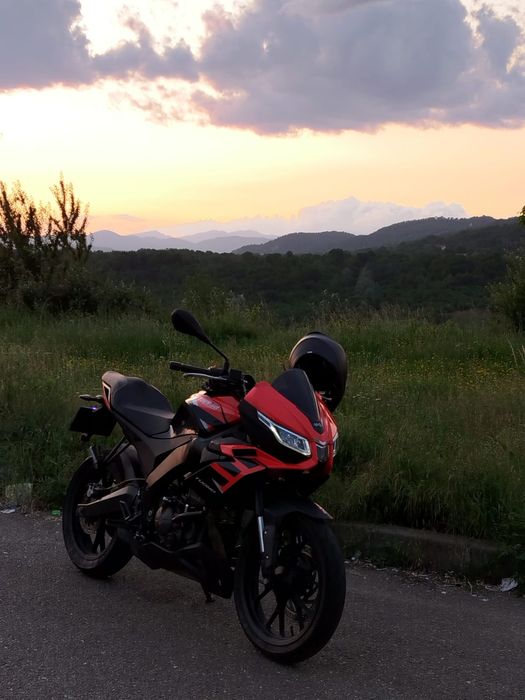 Vând Aprilia Tuono 125 2023