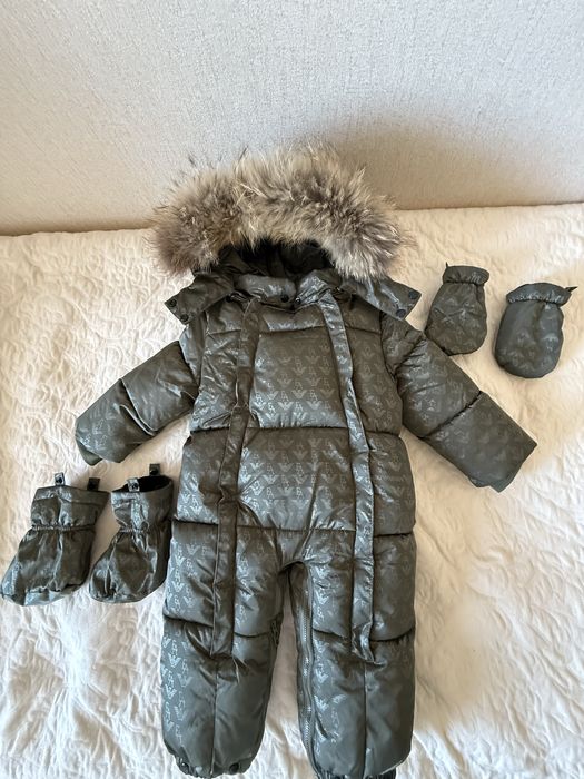 Продам зимний детский комбинизон. В отличном состоянии. Размер 80.