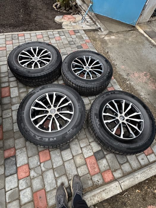 Продам комплек зимних шин с дисками 265/65/17