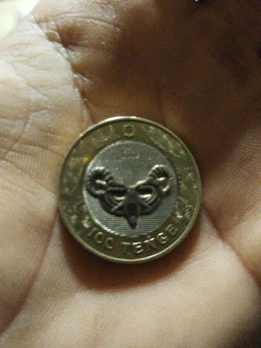 Продам монету 100 тг