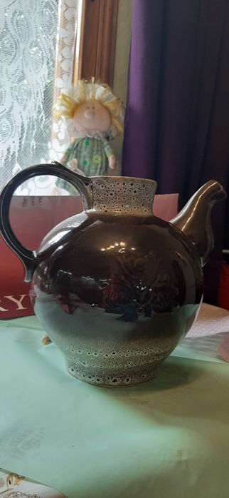 !!Отдаю!!!Красивейший глиняный чайник.