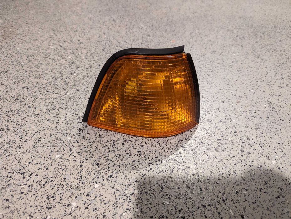 Semnalizare dreapta fata BMW E36 (pisic)
