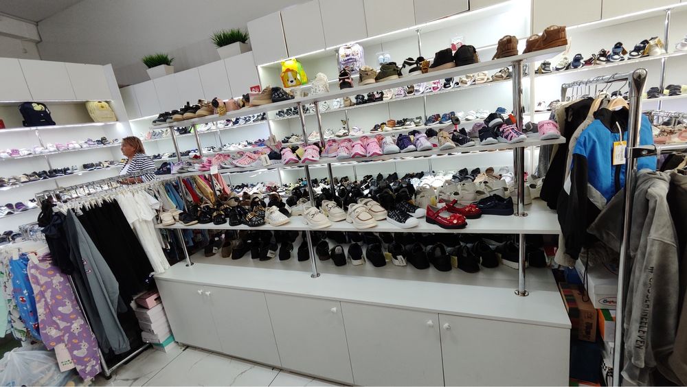 Продается шкаф стеллаж для магазина