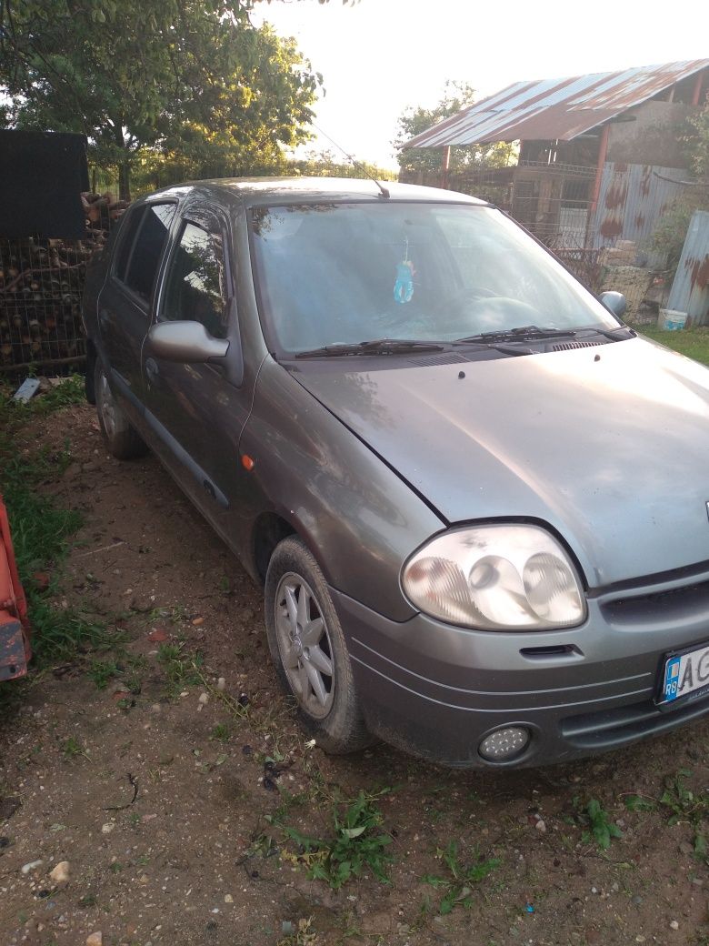 Vand Renault clio 2001