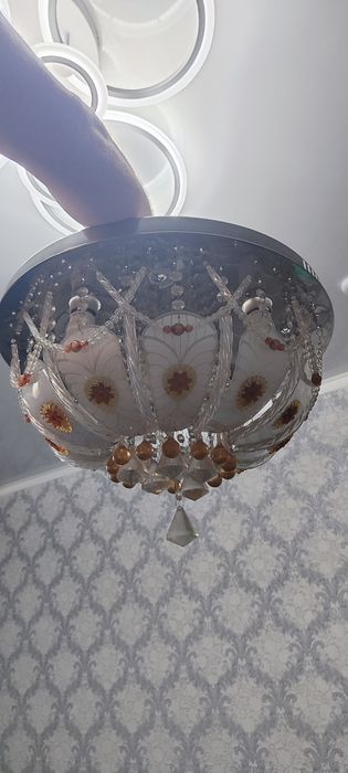 Продам люстру недорого