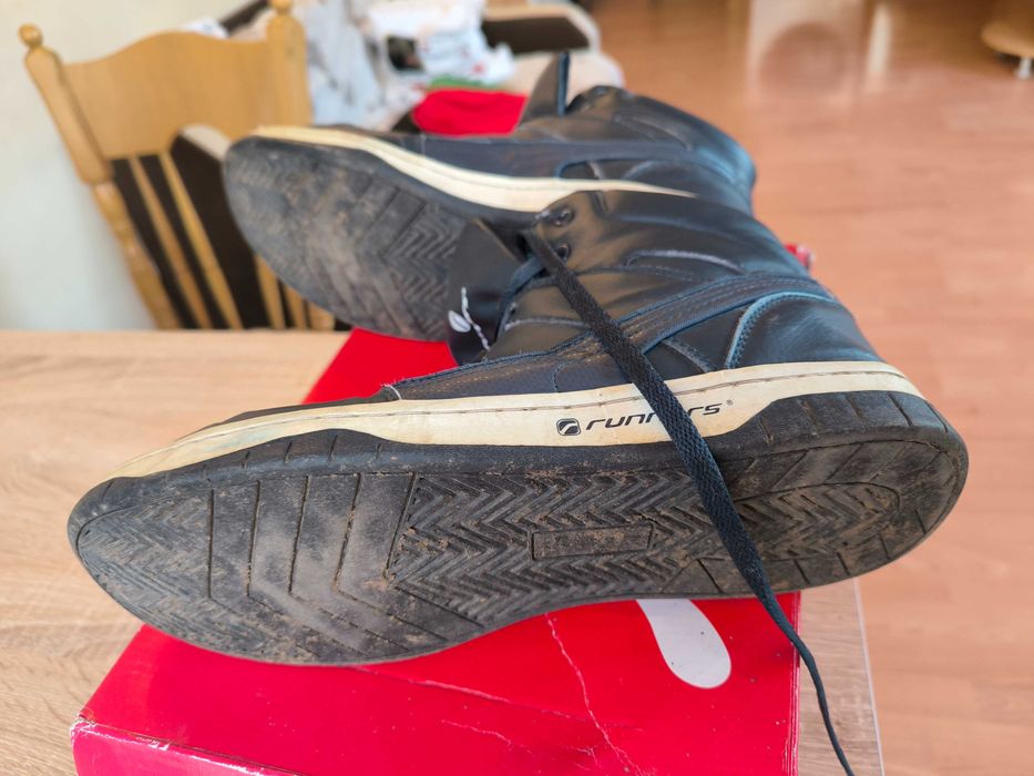 Продавам кецове Пума