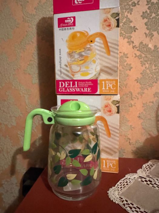 Цветна стъклена кана