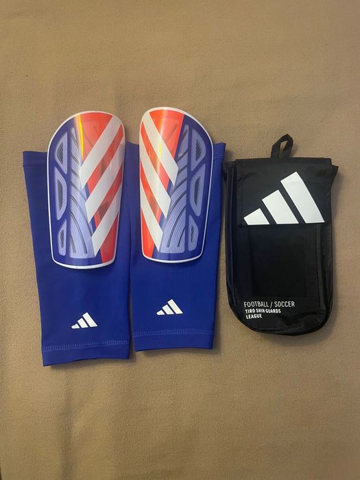 Vand aparatori adidas pentru copii
