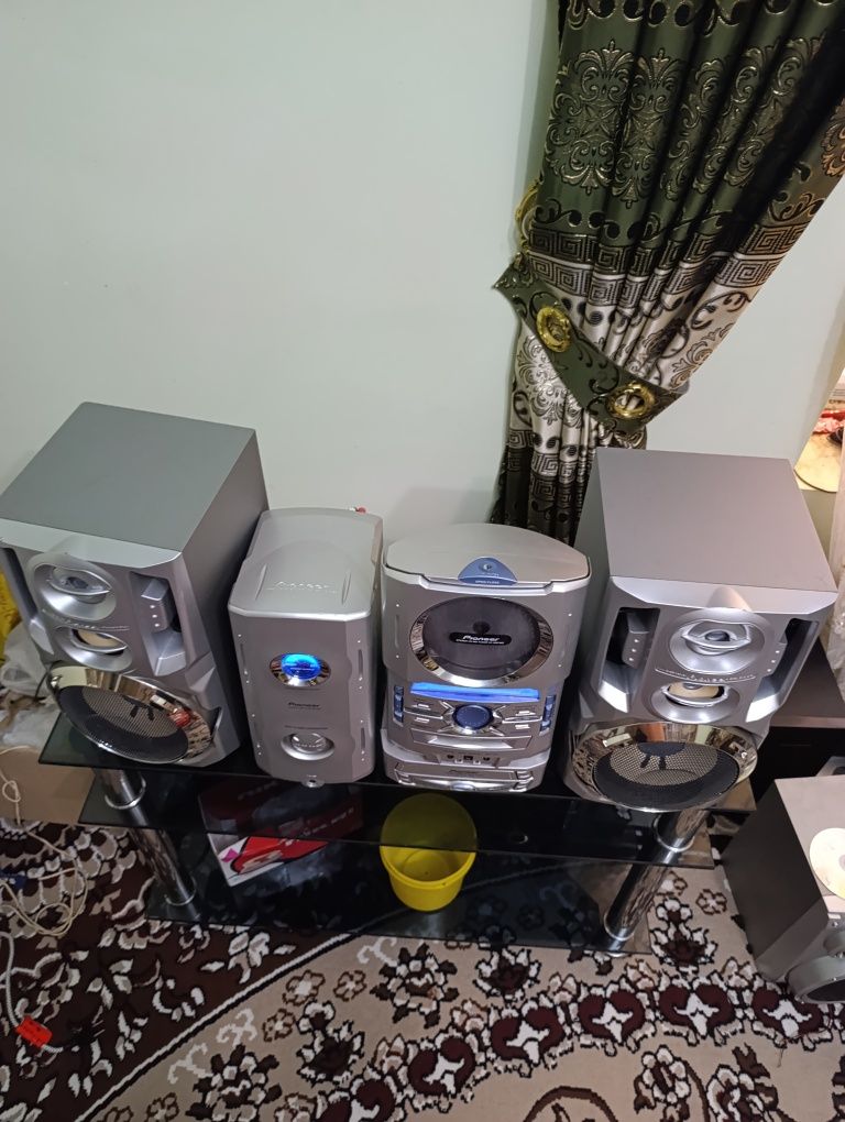 Muzikalniy sentr Pioneer xolati ideal hamma joyi ishledi Disk Radio Au