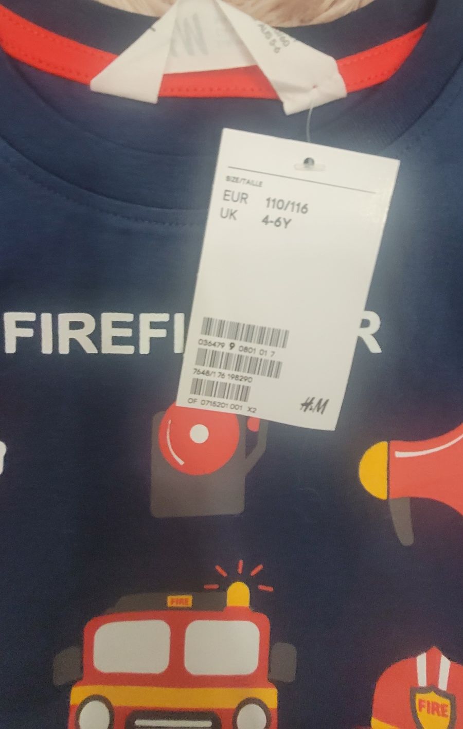 Tricou H&M, cu pompieri