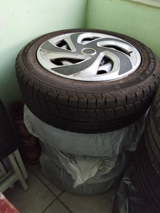 Vând jante cu cauciucuri iarna 205/55/r16