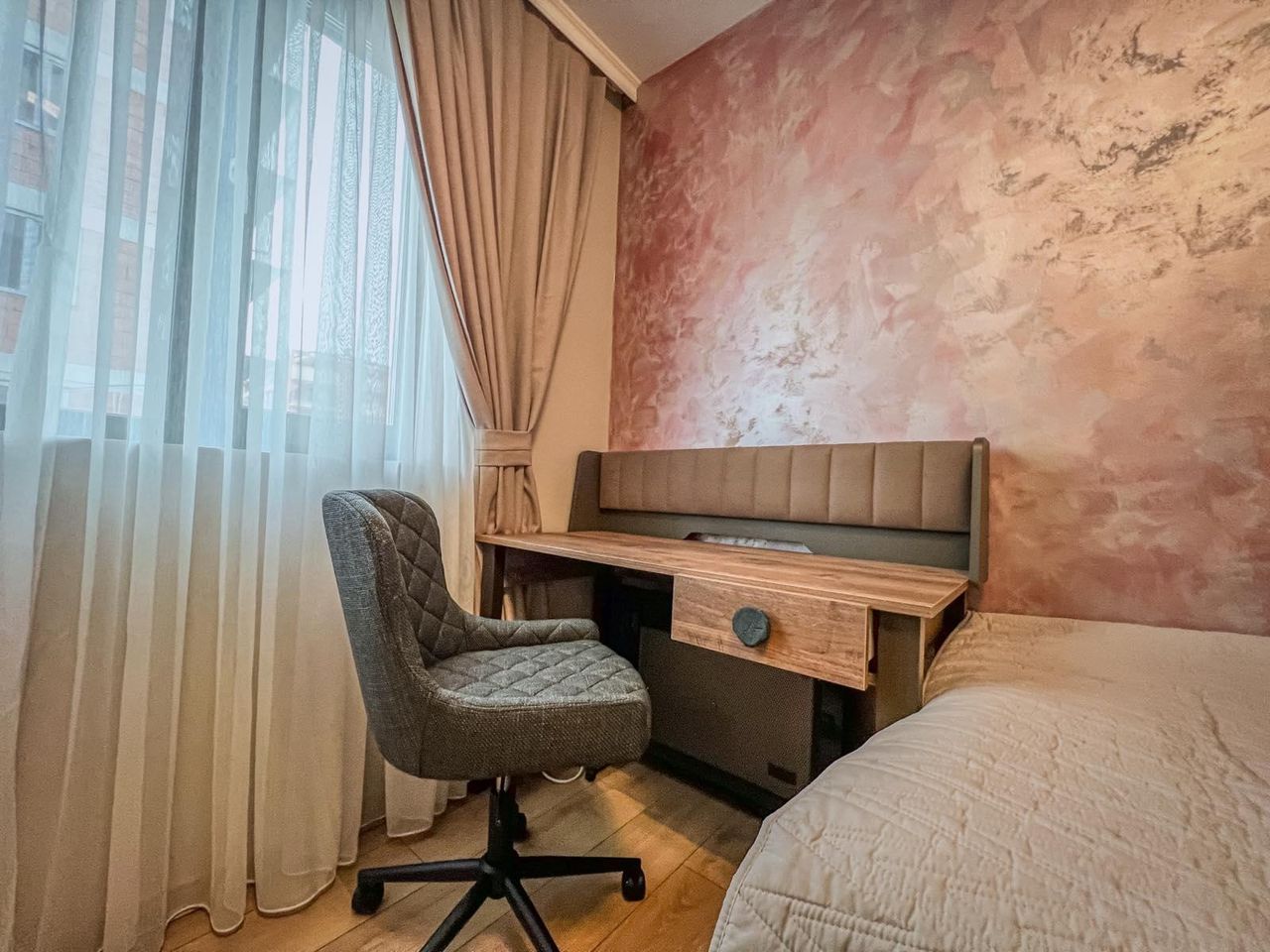 Дава се под наем Тристаен апартамент в Пловдив, Остромила - 96 кв.м за 918 € - Снимка #8
