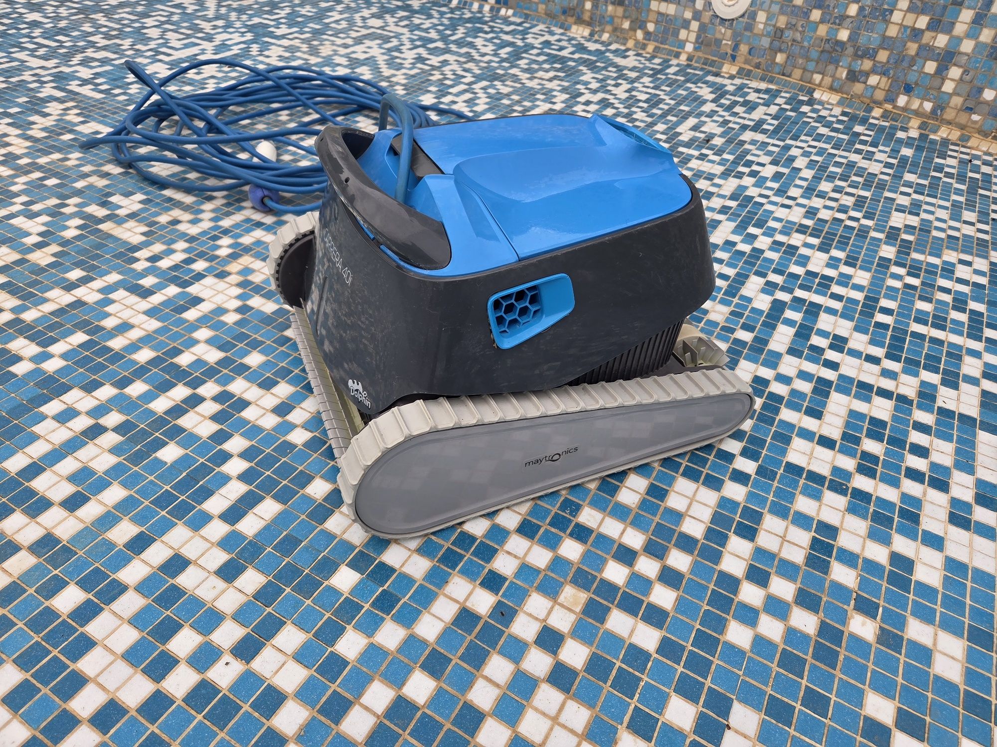 Робот за басейн Dolphin 40i