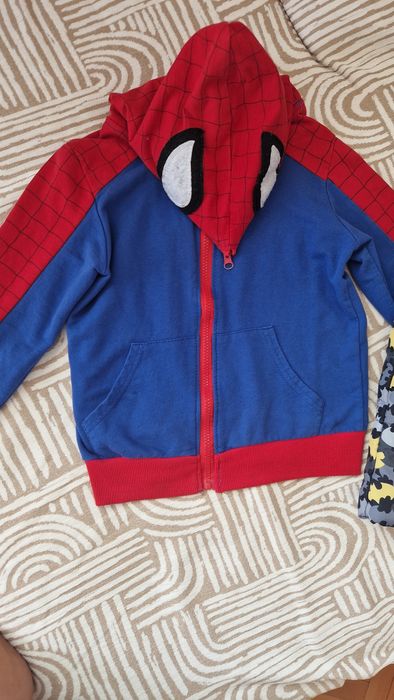 Грейка Батман, горнище Спайдърмен. 5-6 години