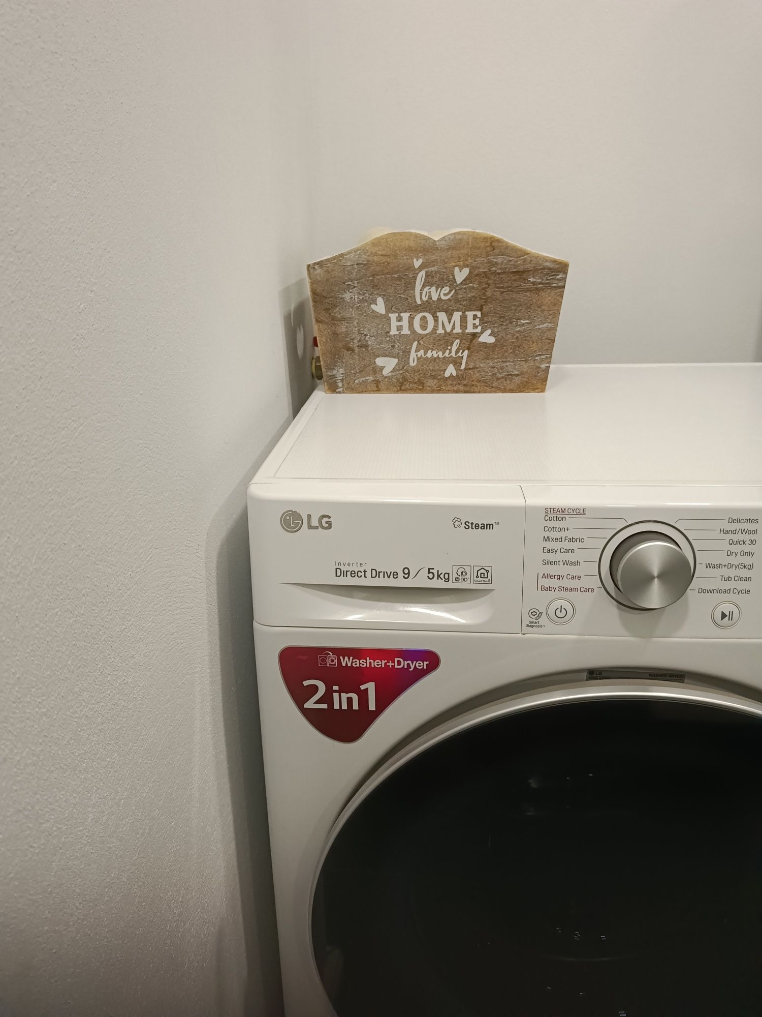 Vând mașină de spălat rufe  cu uscător LG, 9/5 kg, clasa A++
