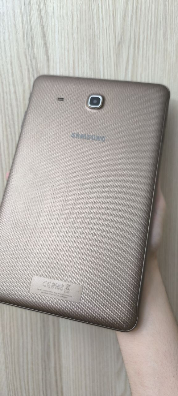 Samsung galaxy tab E планшет :)