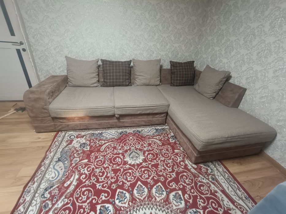 Диван угловой.        .