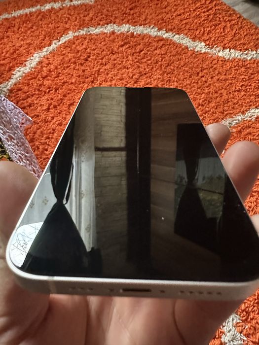 Am de vanzare un iphone 13 128 gb
