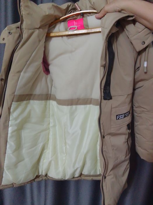 Пуховик зима размер 140 на девочку