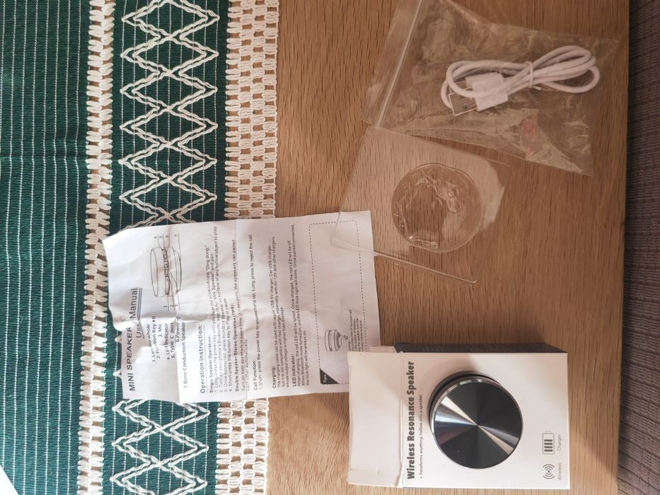 Vând miniboxa wireless resonance speaker