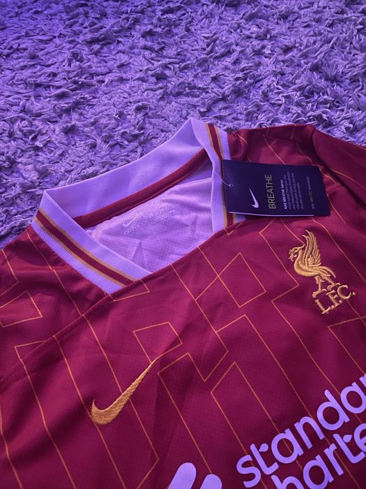 Compleu Liverpool, mărimea S, nou, cu eticheta