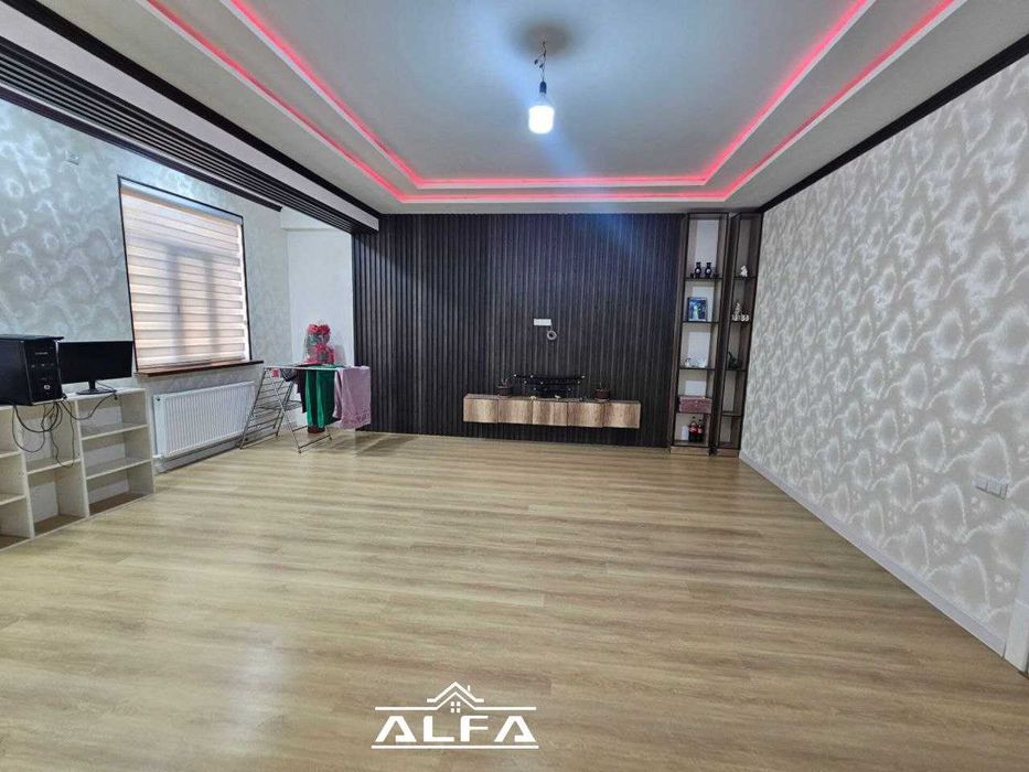 Buxoroda kvartira sotiladi 3 xonali 115m² 3-qavat.