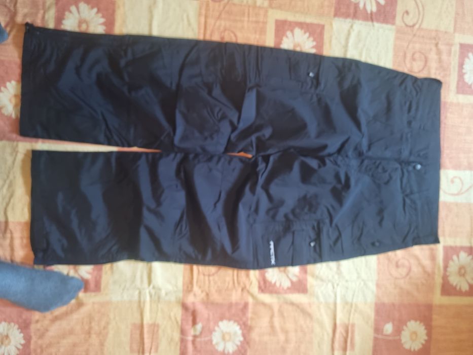 Geaca si pantaloni de schi