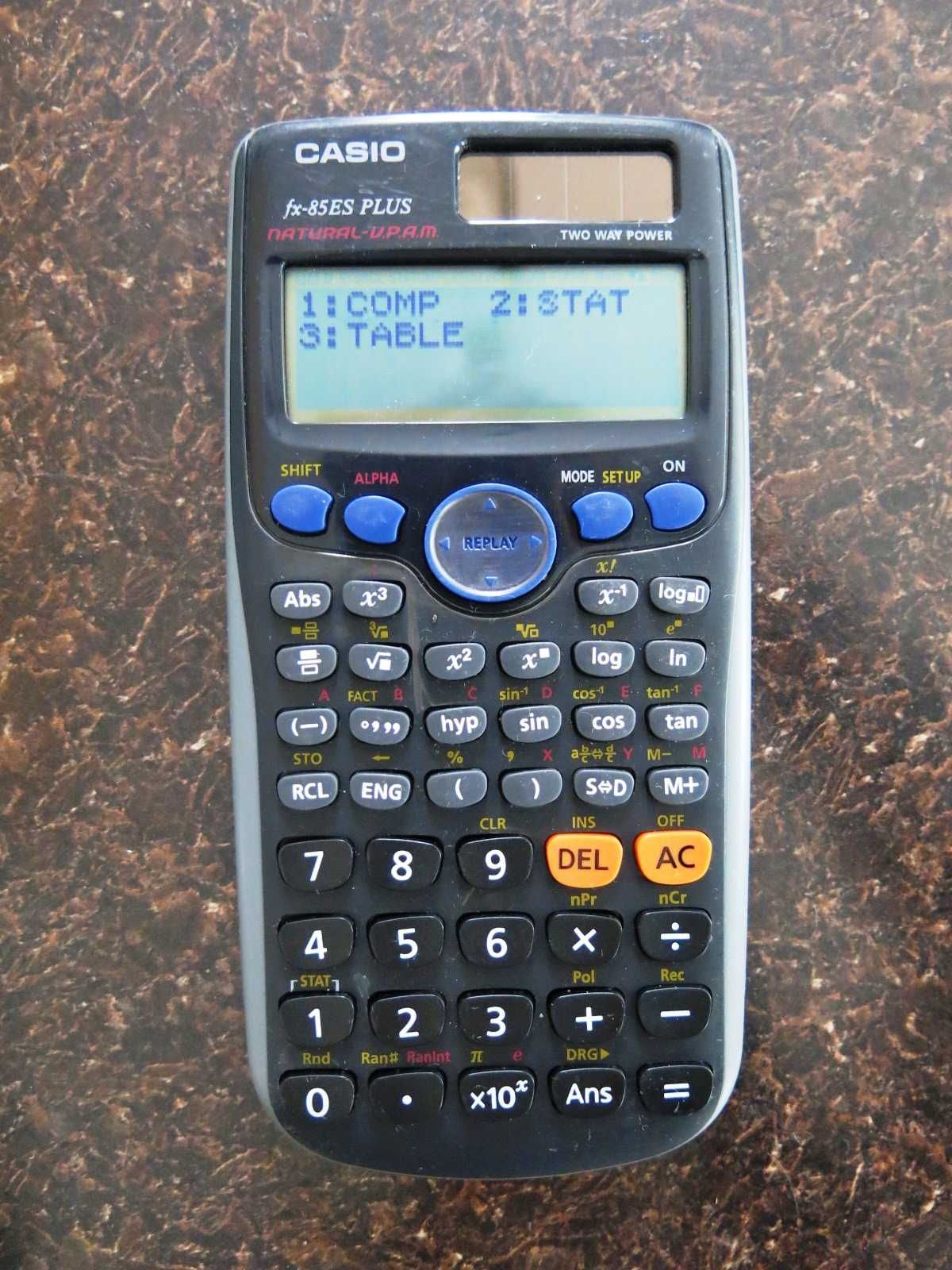 Научен калкулатор Casio fx-85ES PLUS