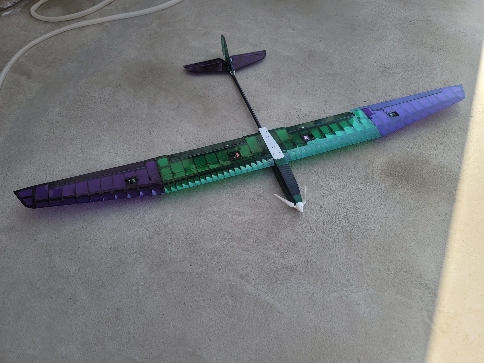 RC samalyot Playner 2.20 m qanot
