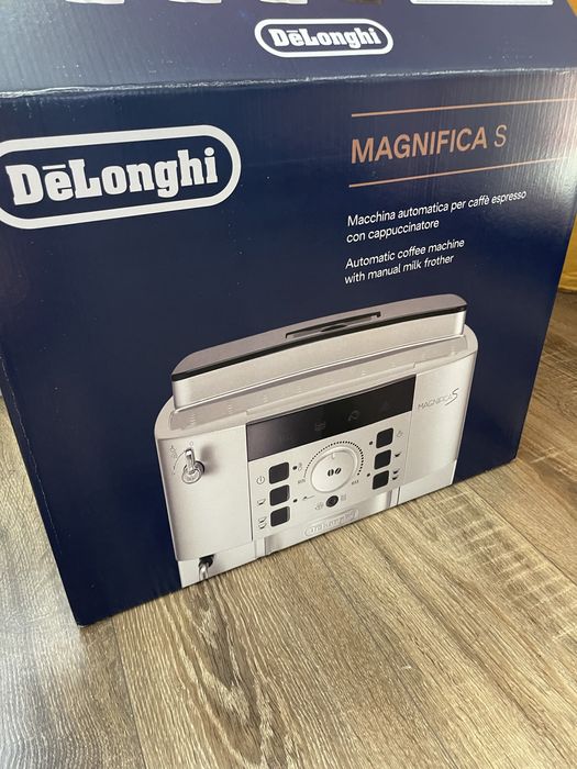 Espressor automat De'Longhi Magnifica S NOU desfacut pt poza