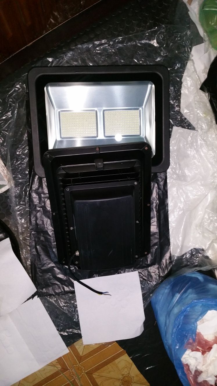 Proiector cu leduri 200 W