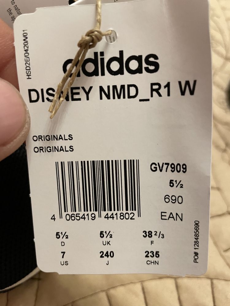 Adidas Disney.                            .
