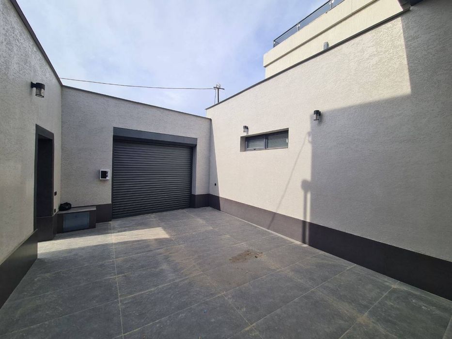 Продаю дом с бассейном