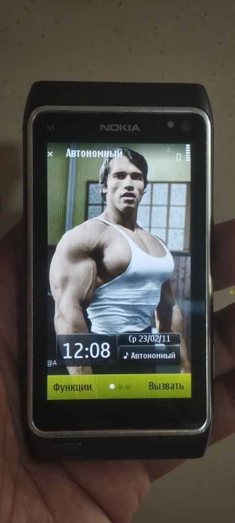 Продам Nokia n8 в хорошем состоянии